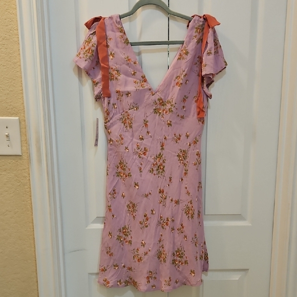 Wild Fable Short Sleeve V-Neck Flutter Sleeve Mini A-Line Dress Pink Floral - Picture 9 of 9